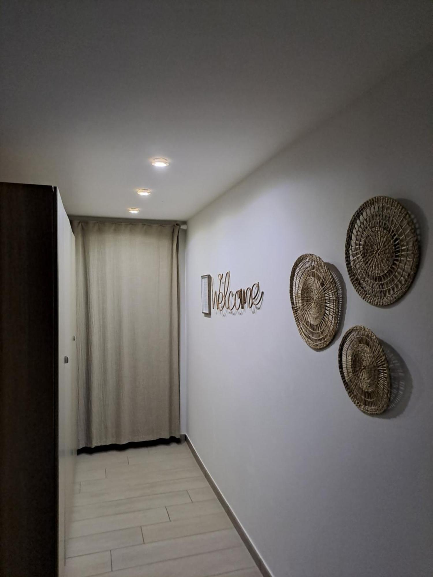 Fiumicino Airport Sunflower Room Экстерьер фото